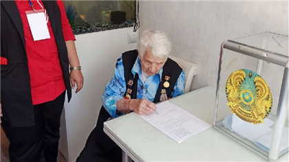 Столетняя алматинка проголосовала на референдуме