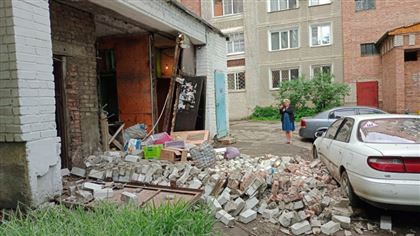 В Усть-Каменогорске в девятиэтажном доме произошло обрушение кирпичной стены