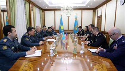 Министр обороны Казахстана встретился с командующим Центкома США