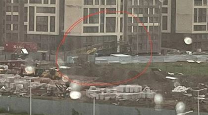 Появилось видео падение башенного крана в столице
