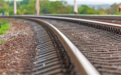 Подросток погиб под колесами поезда в Атырау