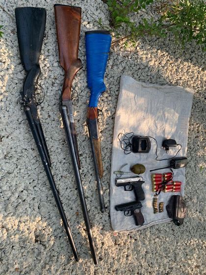 Несколько ружей, пистолеты и патроны разного калибра найдены в Медеуском районе Алматы