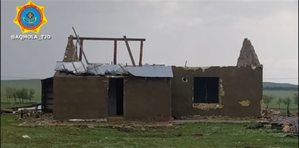 Сильным ветром сорвало крыши домов в Зерендинском районе