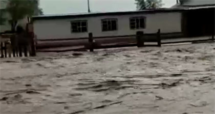 В Карагандинской области затопило одно из сёл - видео 