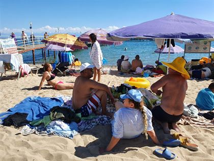 Проверено на себе: капризный Иссык-Куль расстроил туристов небывалыми ценами и бардаком на пляжах