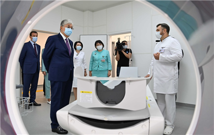 Президент Казахстана посетил Центр ядерной медицины