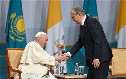 Касым-Жомарт Токаев и Папа Римский Франциск провели встречу с представителями гражданского общества и дипломатического корпуса