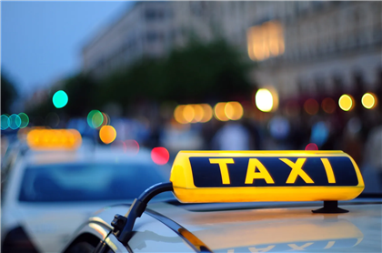 "Такси за 35 тыс. тенге" - алматинец пожаловался на таксиста, который вёз его гостей из Сингапура
