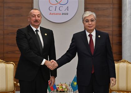 Касым-Жомарт Токаев провел встречу с президентом Азербайджана Ильхамом Алиевым
