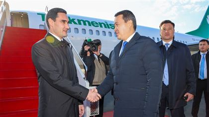 Алихан Смаилов встретил в аэропорту Астаны Президента Туркменистана Сердара Бердымухамедова