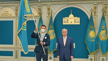 Касым-Жомарт Токаев поддержал челлендж Нурлана Коянбаева с флагом Казахстана
