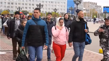 "День побега": сбежавшим в Казахстан россиянам посвятили издевательскую песню