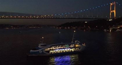 В Стамбуле на знаменитом мосту зажгли огни в цвет казахстанского флага
