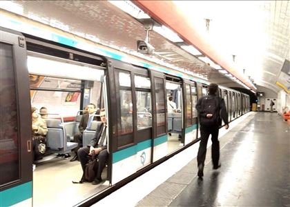 В Париже из-за забастовки перестало работать метро
