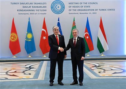 Главу государства встретил Президент Республики Узбекистан Шавкат Мирзиёев
