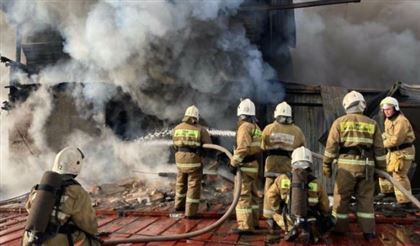 В Алматы при пожаре на барахолке пострадали четыре предпринимателя