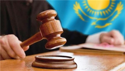 Суд продлил арест казахстанке, защищавшей дочь от отца-насильника