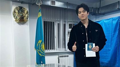 Казахстанский певец Димаш Кудайберген проголосовал на выборах президента