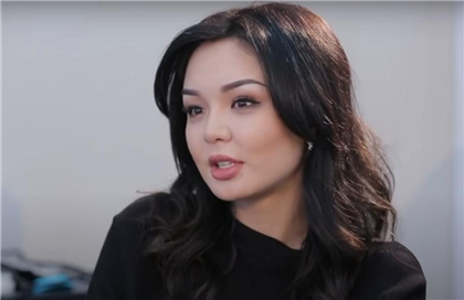 Казахстанская актриса обматерила обвинивших её в том, что она не кормит дочь грудью
