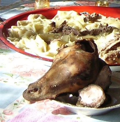 "Борцаги" и бешбармак с табаско: как иностранцы "издеваются" над казахскими блюдами