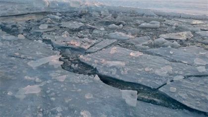 В Атырауской области восьмилетний мальчик спас двух детей, вытащив их из-подо льда
