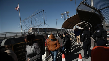 Из-за мигрантов на границе США и Мексики ввели чрезвычайное положение