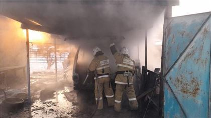 В Талдыкоргане на ходу загорелся автомобиль