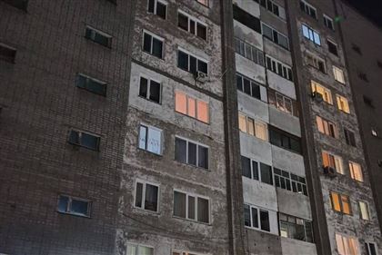 В Павлодаре 15-летняя девочка упала с 8 этажа
