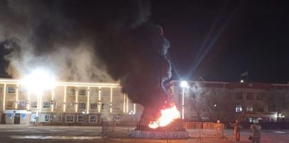 Новогодняя ёлка сгорела в Кызылорде