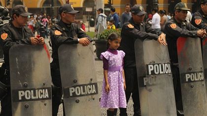В Перу 17 человек погибли при попытке протестующих взять штурмом аэропорт
