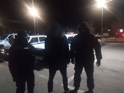Оружие обнаружено при досмотре авто приверженца деструктивного религиозного течения в Атырау