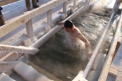 «Русских не вижу, одни казахи»: как относятся к купанию в проруби на Крещение в Казахстане