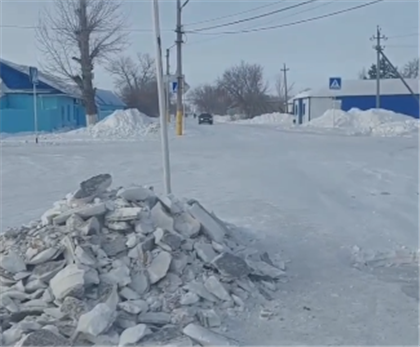 "Сезонный лежачий полицейский" - частичная очистка улицы насмешила казахстанцев