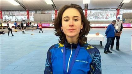 Казахстанка Алина Дауранова завоевала золото Кубка мира среди юниоров по конькобежному спорту