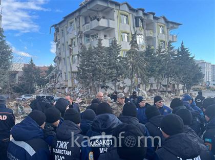 Казахстанские спасатели приступили к поисково-спасательным работам в Турции