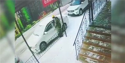 Автокража попала на видео в столице 