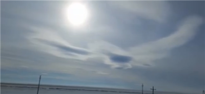 Облака, похожие на национальный флаг, заметили в Казахстане