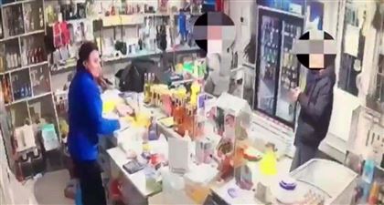 Ограбление магазина попало на камеру в Жамбылской области