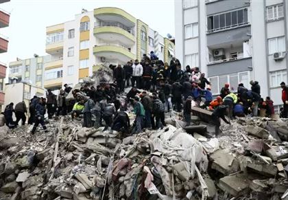 В Турции в результате землетрясения сиротами остались 1858 детей