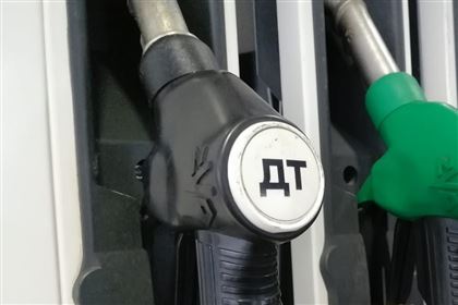 Цены на бензин за год практически не изменились, а вот дизельное топливо подорожало сразу на 16 %