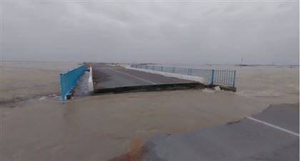 Сырдарья вышла из берегов: трассу закрыли в Кызылординской области