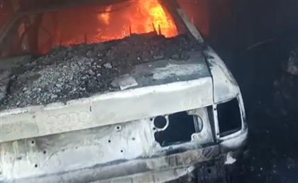 Две машины и гараж сгорели в СКО