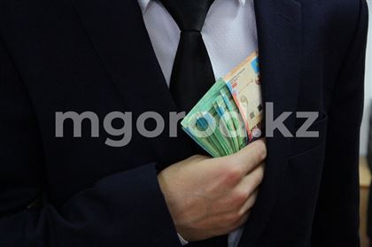 600 тысяч тенге потребовал за трудоустройство директор школы в Актюбинской области