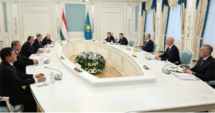 Президенты Казахстана и Таджикистана провели переговоры в узком кругу