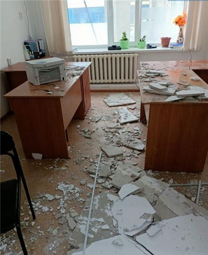 Потолок больницы обрушился на медсестру в Актюбинской области