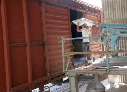 Казахстанская компания приостановила перевозку хлеба из-за проблем на железнодорожных путях