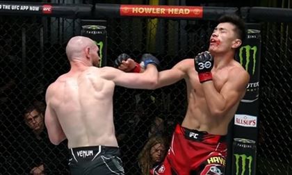 "Вытащил из глаза кусок мяса": китайский казах травмировал россиянина в поединке UFC