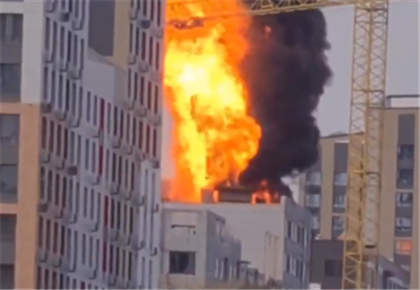 Взрывы на крыше ЖК в Астане попали на видео