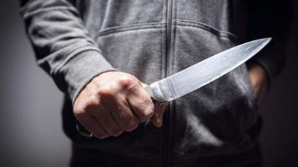 Мужчина ранил знакомого ножом и спрыгнул с 8 этажа в Лисаковске