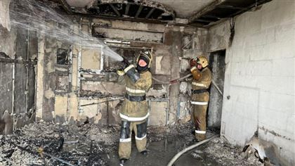 В Атырау пожарные спасли пятерых детей